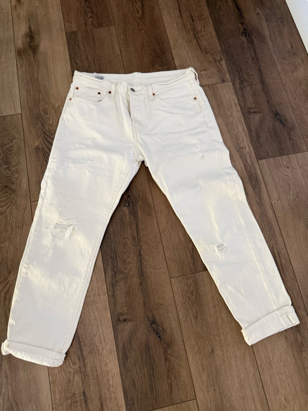 Levi's Women’s White Relaxed Distressed Jeans